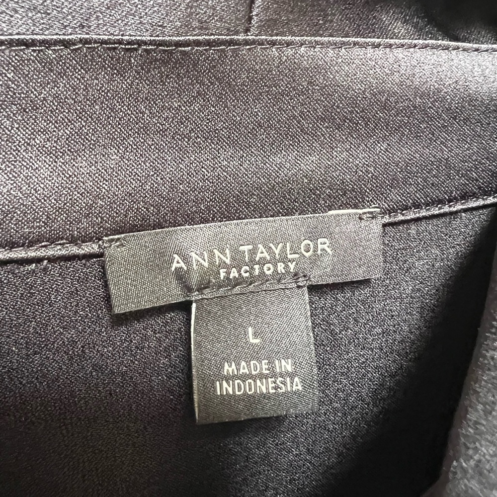 Ann Taylor - Picture 3 of 5